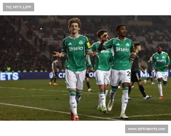 纽卡斯尔联客场6-1狂胜卡拉巴克，安东尼·戈登上演大四喜